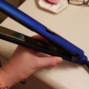 Hot Tools Straightener